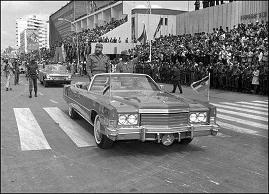 Празднование 4-летнего юбилея революции в Эфиопии. Аддис-Абеба, 1978 год. Кастро едет на кабриолете Cadillac