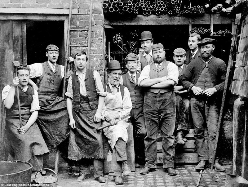 Торговцы скобяными изделиями в Мейденхеде, Беркшир. 1900 г.