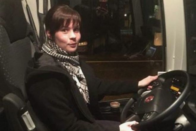 Пассажирка, заменившая пьяного водителя автобуса, дала интервью.