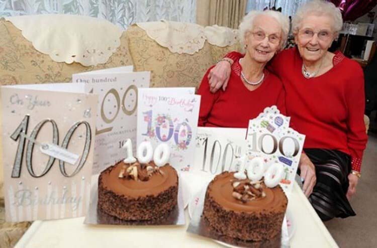 Сестры-близнецы отметили свой 100-й день рождения и поделились секретом своего долголетия