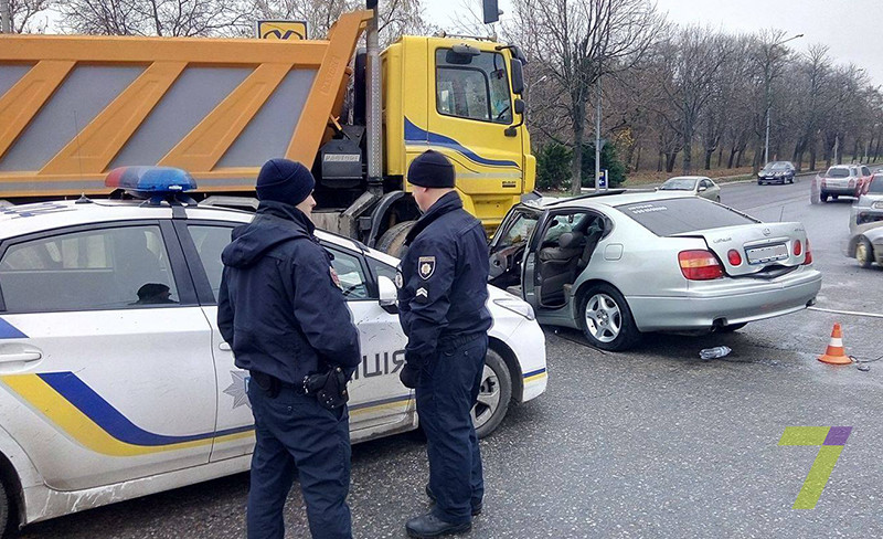 Авария дня.  ДТП с грузовиком возле аэропорта Одессы