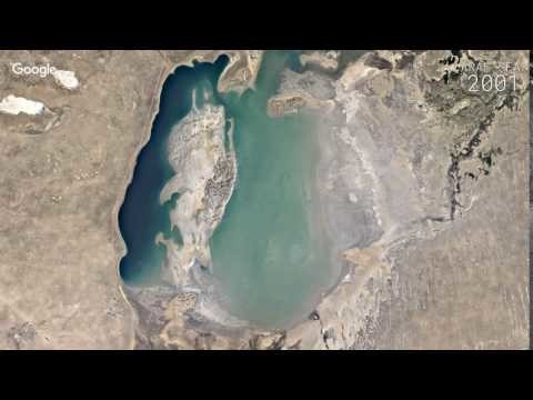 Так, например, выглядит процесс высыхания Аральского моря, которое когда-то считалось четвертым по величине озером в мире. 