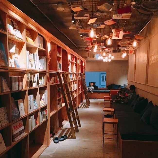 «Книжный» хостел в Японии