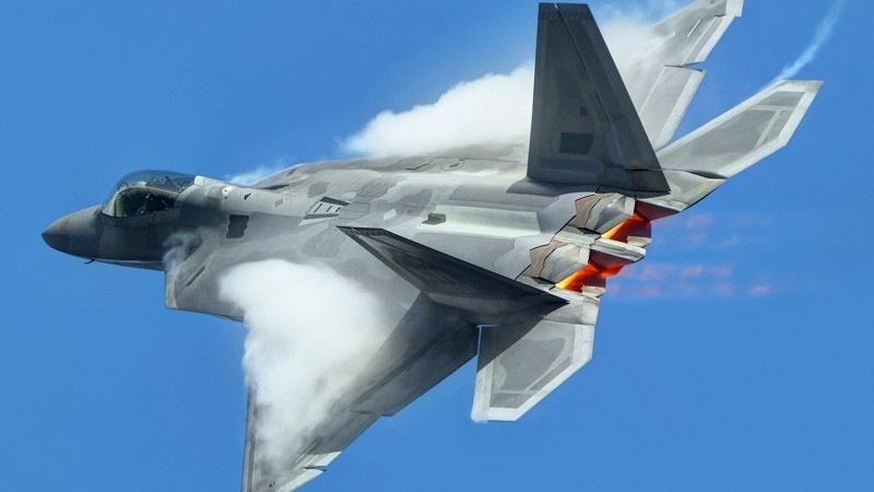 F-22 облезают в Сирии