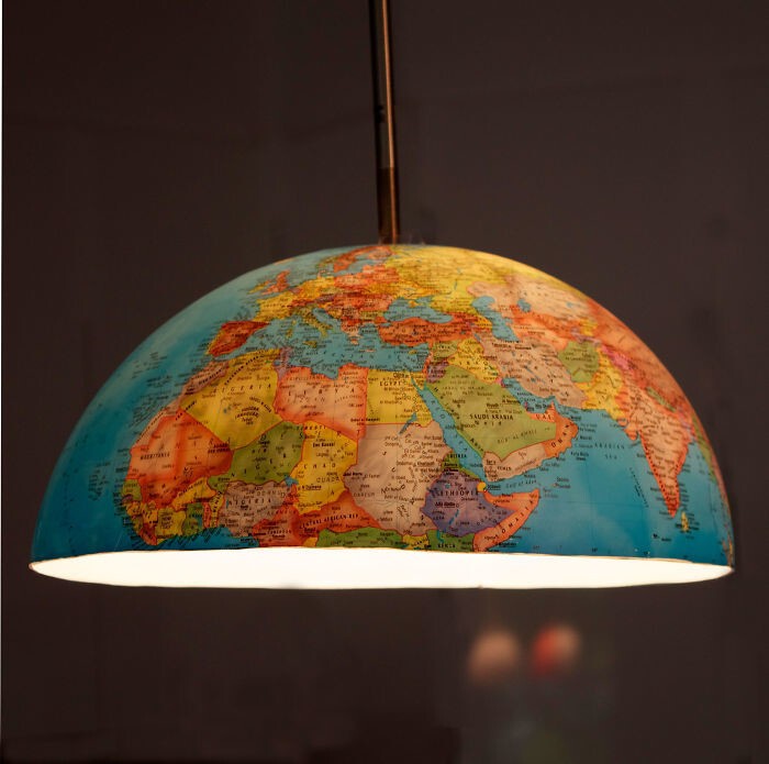 Лампа в форме полушария Земли