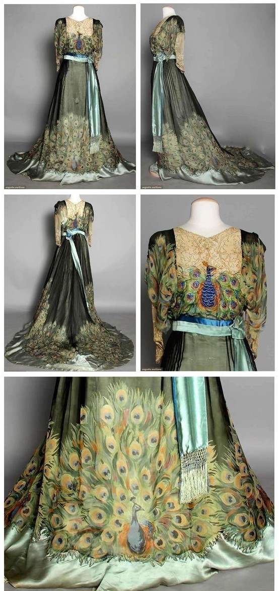 Платье-павлин, 1910 год. Ручное нанесение павлина на шелк, корсет спереди вышит бисером.