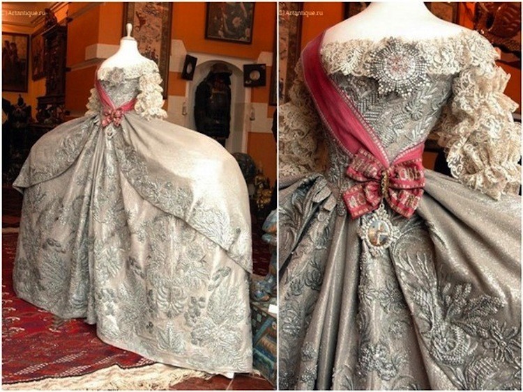 Свадебное платье Екатерины II, 1745 год 