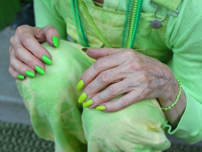 Элизабет Розенталь — позитивная женщина, которая уже 20 лет носит на себе только зелёный цвет