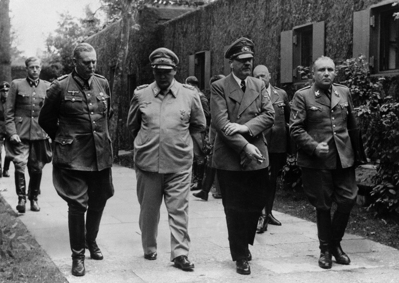 Гитлер, Кейтель, Геринг и Борман 20 июля 1944 года.