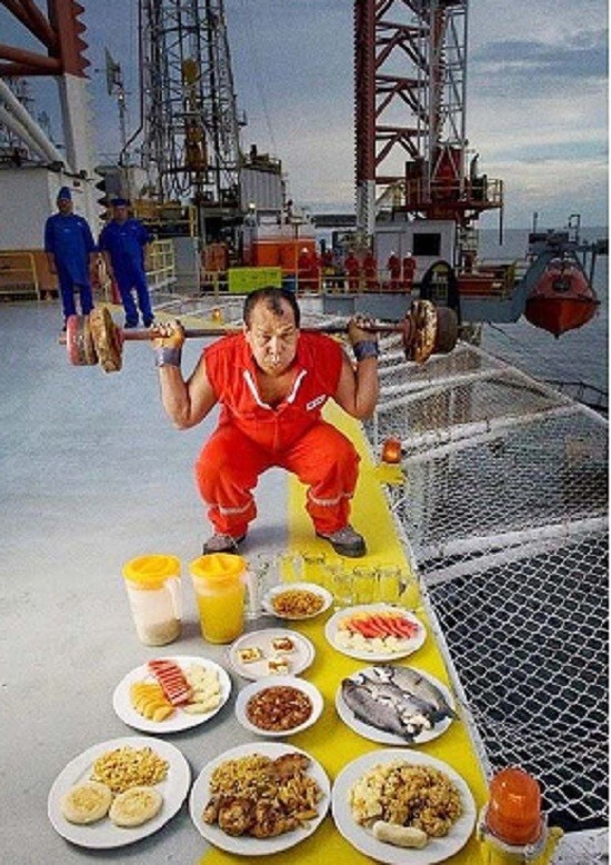 Освальдо Гутиэррес, рабочий нефтяной платформы, Венесуэла - 6000 калорий в день