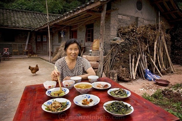 Лан Гухуа, вдова, фермер, деревня Ганцзягу, провинция Сычуань, Китай - 1900 калорий в день