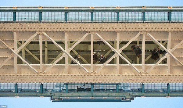 Стеклянный переход Тауэрского моста