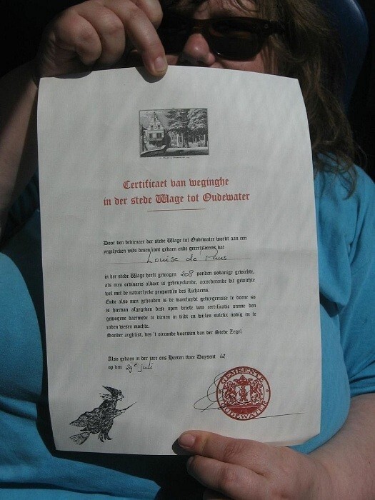 Сертификат о том, что взвесившийся не является ведьмой или ведьмаком   всЁ! 