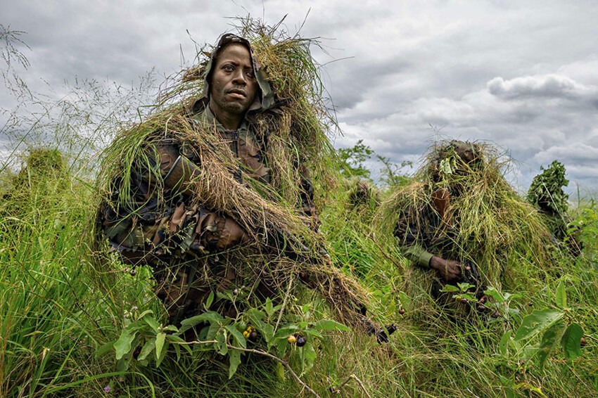 35. Инспекторы парка Вирунга проходят учения, отрабатывая тактику засады, Демократическая Республика Конго.