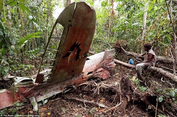 Остатки японского военного самолета «Зеро» в джунглях острова Гуадалканал, Соломоновы острова.