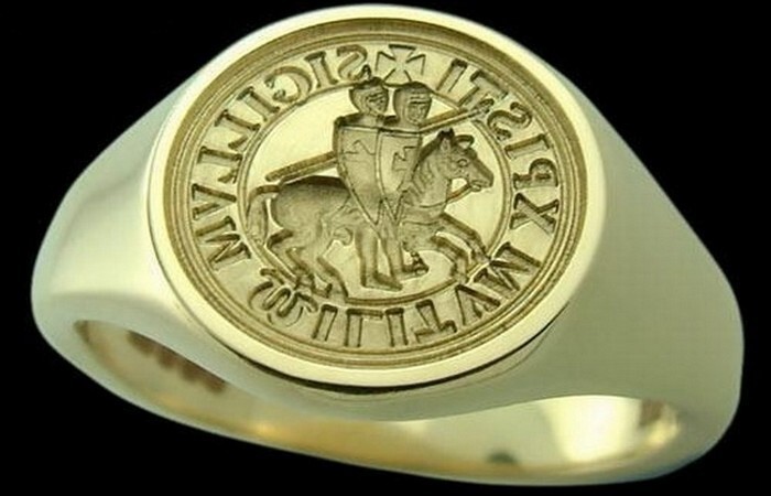  Рыцарское кольцо с гербом