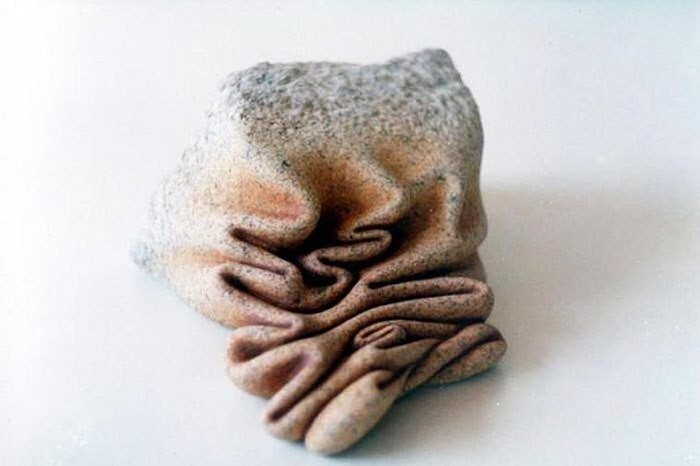 Испанец научился мять камни для создания скульптур