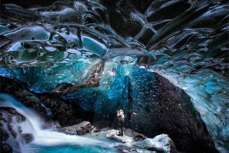 Пещера в леднике Ватнайёкюдль (Vatnajökull), Исландия