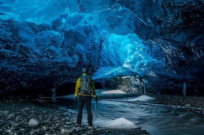 Пещера в леднике Ватнайёкюдль (Vatnajökull), Исландия