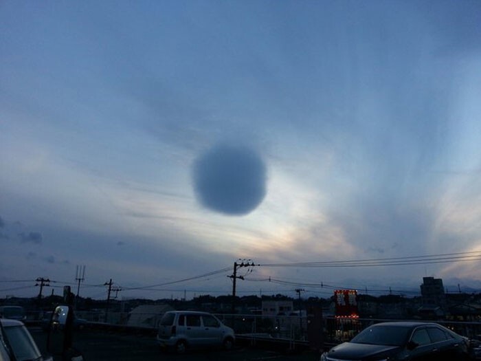 Почти идеально круглое облако видели в Японии