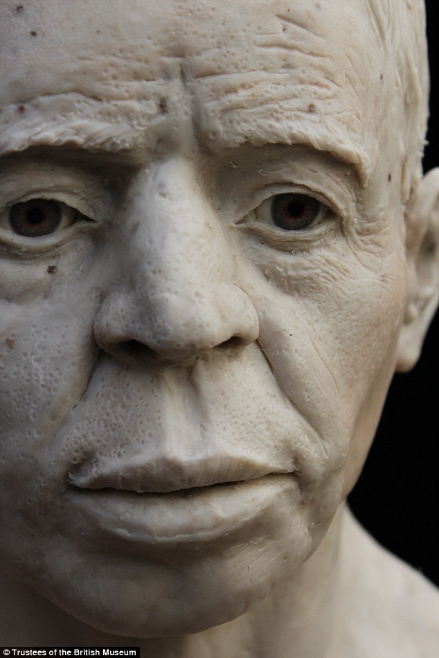 Восставший из мертвых: археологи воссоздали голову древнего человека в гипсе