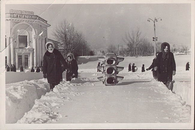 Последствия сильнейшего снегопада на Сахалине. 1960 год