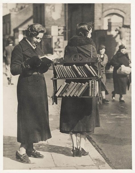 Английский мобильный библиотекарь, 1930–е годы, Лондон