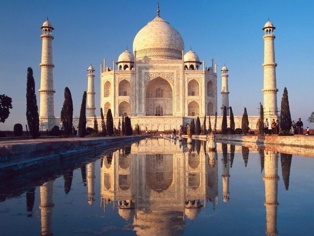 Самый большой мавзолей: Тадж-Махал, Агра, Индия.