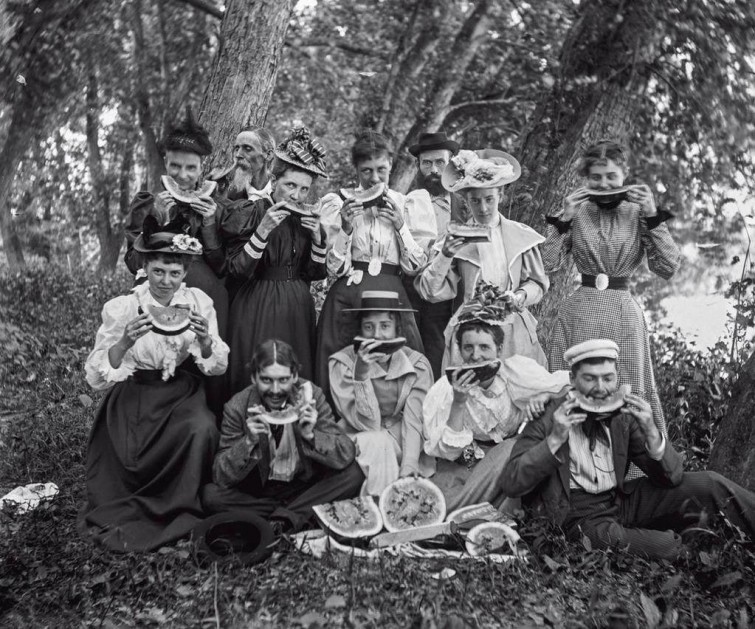 На арбузном пикнике, американский штат Мэн, 1894 год  