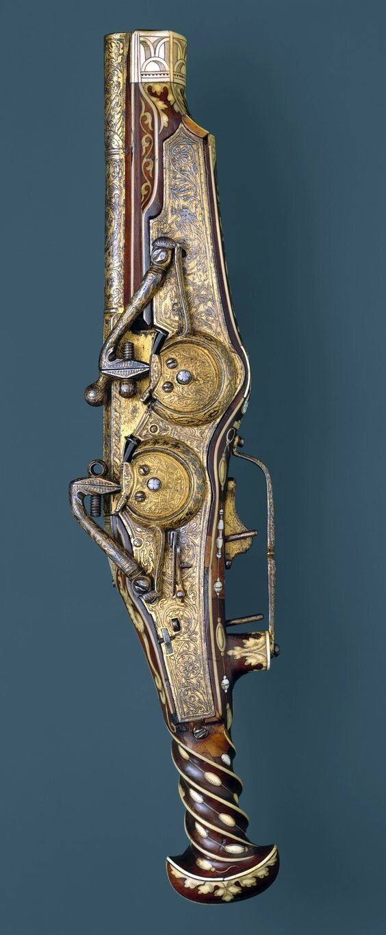 Двуствольный пистолет с колесцовым замком. Сделано для императора Карла V (правил 1519-56) Питер Пек (немецкий, Мюнхен, 1503-1596). 