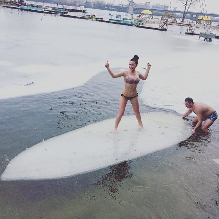 Серфинг на льдине!