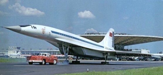 Дебютный показ Ту-144, аэродромный тягач МАЗ-541, 1972 год