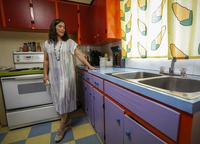 Пара воссоздала легендарную кухню Симпсонов в собственном доме