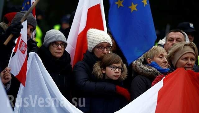 Польский Майдан: заблокировано здание парламента — ПРЯМАЯ ТРАНСЛЯЦИЯ. В ПОЛЬШЕ НАЧАЛСЯ «МАЙДАН»