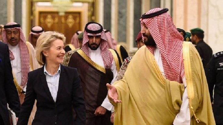Министр обороны Германии отказалась надеть хиджаб в Саудовской Аравии