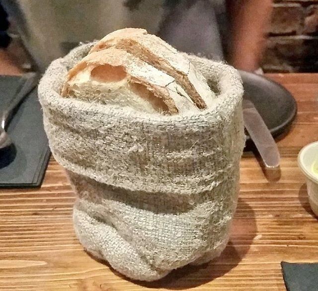 Хлеб в носке, а что такого? Не любишь хлеб в шерсти, что ли?!