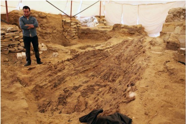 В Абусире найдена погребальная ладья 