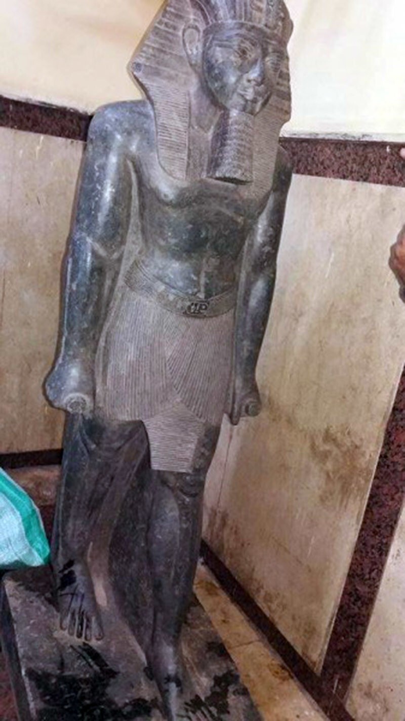 Статуя фараона у перекупщиков 
