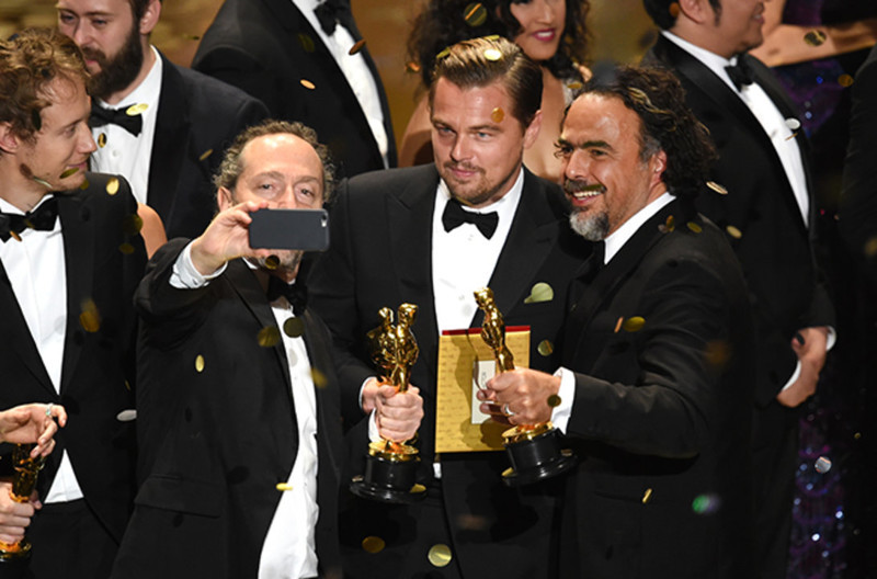 1. Ди Каприо наконец получил заветный "Оскар" за главную роль в фильме "Выживший" 