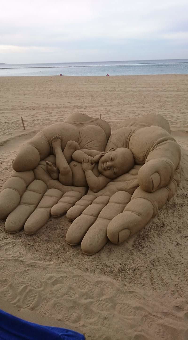 Потрясающая скульптура из песка