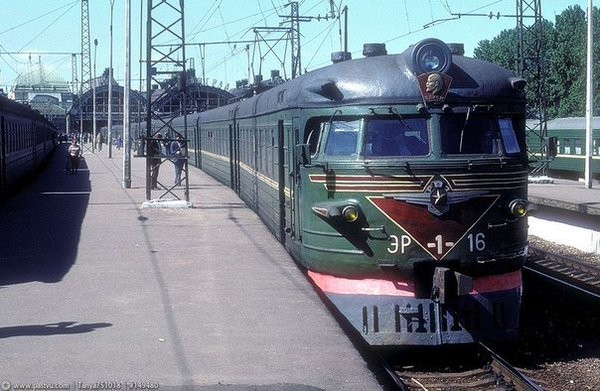 Электричка на витебском вокзале Ленинграда, 1990 год