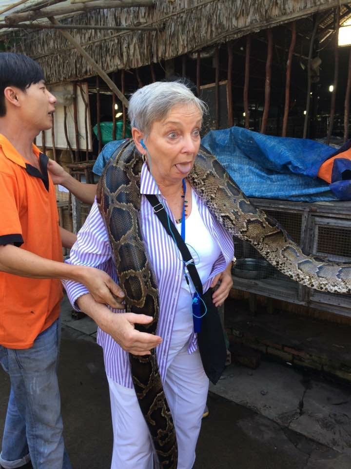 Бабушка в Камбодже 