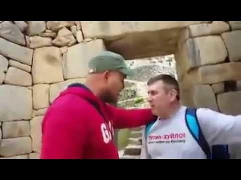 "СНИМИ ФУТБОЛКУ": РУССКИЙ ТУРИСТ В ПЕРУ ПОСТАВИЛ НА МЕСТО УКРАИНСКОГО ДАЛЬНОБОЙЩИКА 