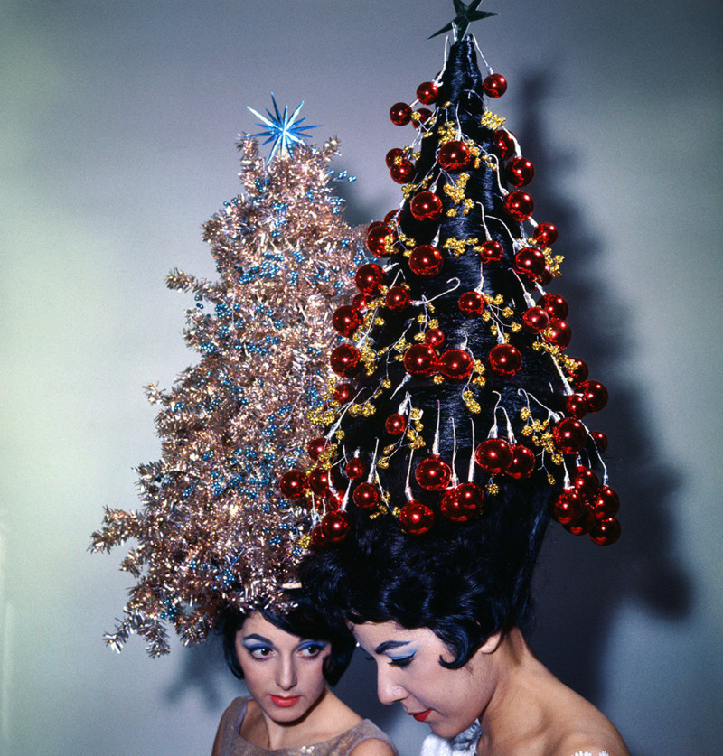 Прически с украшениями и гирляндами, 1962 год