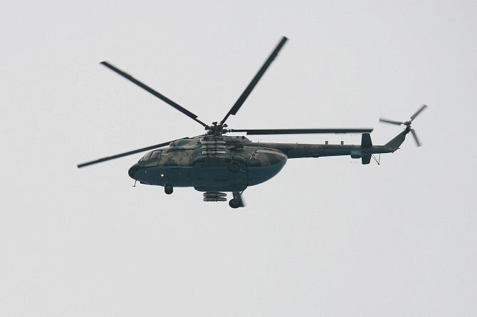 Вертолёт Ми-8, выполняющий поисково-спасательные работы у побережья Черного моря, где потерпел крушение самолет Минобороны РФ Ту-154. 