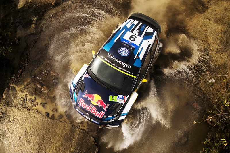 Андреас Миккельсен, Volkswagen Polo WRC мчится по трассе на Ралли Мексика, фото Red Bull Content Pool