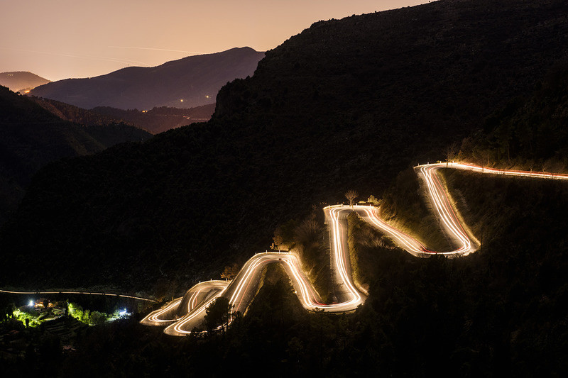 Известные своим коварством дороги возле Монте-Карло, фото Red Bull Content Pool