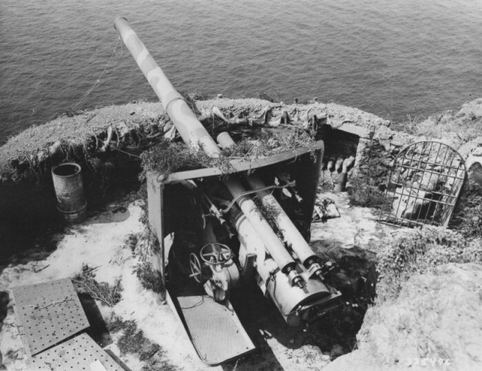 Итальянское 152-мм орудие 15245 (Cannone da 15245) из береговой батареи острова Эльба, Италия. 