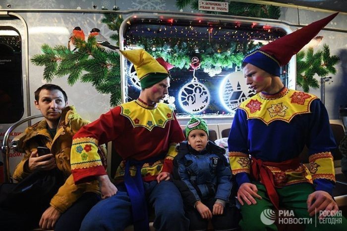В московском метро запустили новогодний поезд