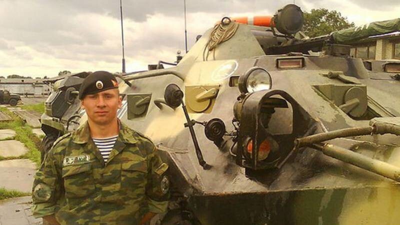 19 июня сержант Андрей Тимошенков отдал свою жизнь, чтобы к конвою Центра примирения не смог прорваться очередной «шахид-мобиль», на котором террорист пытался провести взрывчатку к месту выдачи гуманитарной помощи.